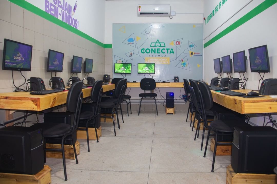 PALMARES: SEMED INAUGURA 03 LABORATÓRIOS DE INFORMÁTICA EM ESCOLAS MUNICIPAIS