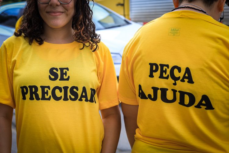 Estudantes da rede municipal de Gravatá realizam ação do Setembro Amarelo em ruas da cidade