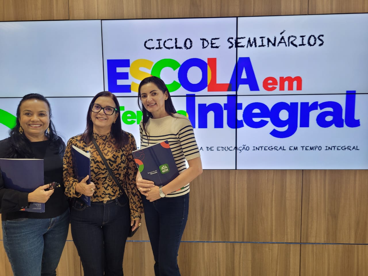 EQUIPE DA SECRETARIA DE EDUCAÇÃO DE PANELAS PARTICIPA DE FORMAÇÃO EM RECIFE