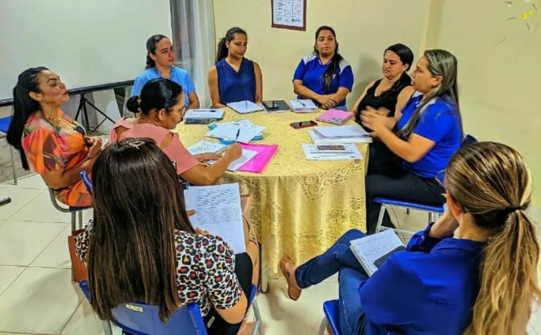 REUNIÃO COM A DIRETORA DE ENSINO, TÉCNICA GRE MATA NORTE, COORDENADORES E FORMADORES DOS PROGRAMAS PCA e PFAI