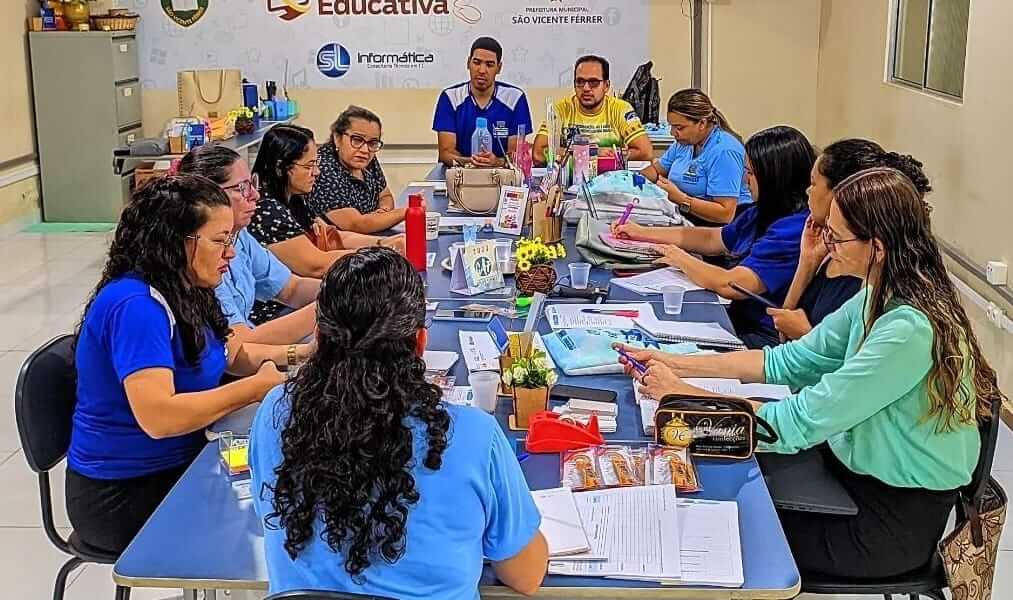 A SECRETARIA DE EDUCAÇÃO DE SÃO VICENTE FÉRRER-PE REALIZA O ALINHAMENTO MENSALMENTE COM OS COORDENADORES SEDUC E DIRETORA DE ENSINO  