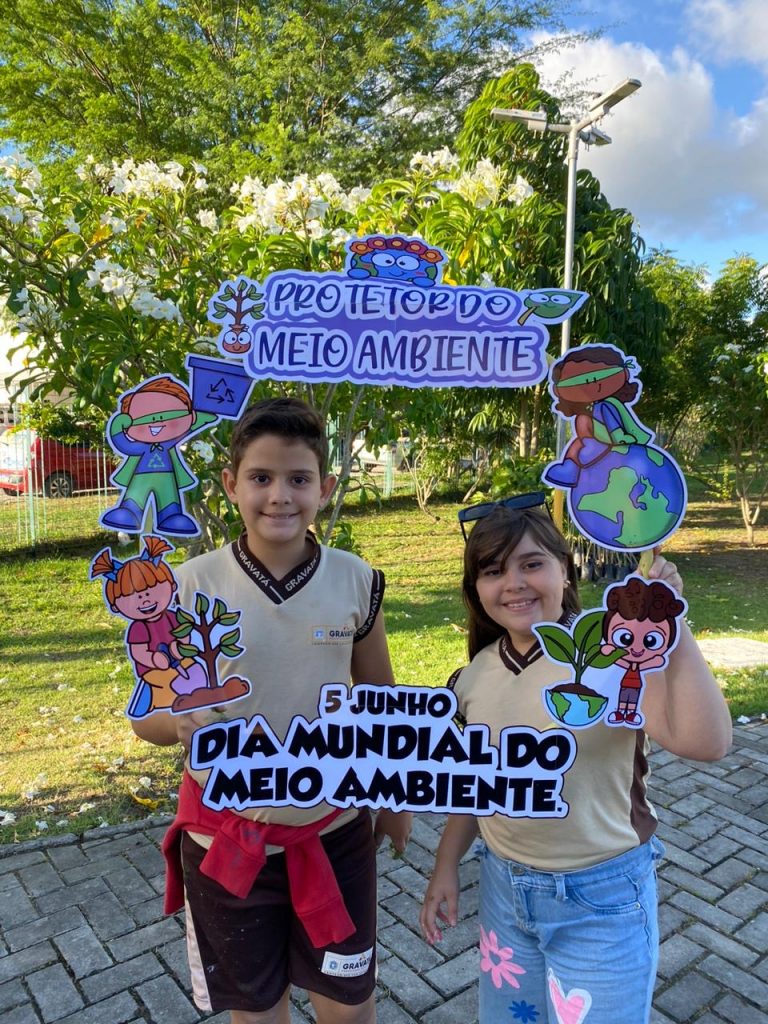 ESTUDANTES DA REDE MUNICIPAL DE GRAVATÁ PARTICIPAM DA CONFECÇÃO DE BRINQUEDOS COM MATERIAIS RECICLÁVEIS