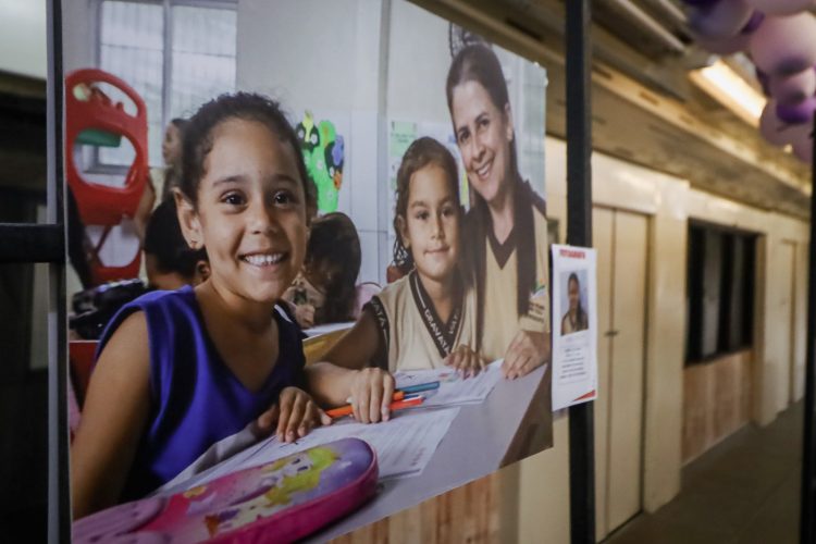 ESTUDANTES DA REDE MUNICIPAL EM GRAVATÁ PARTICIPAM DE EXPOSIÇÃO NO VAGÃO CULTURAL